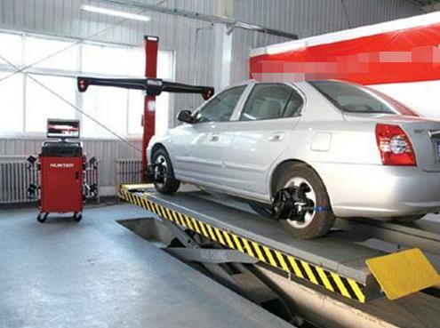 坐汽车做四轮定位多少钱(汽车四轮定位的费用解析)