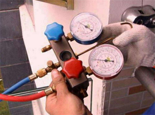 汽车空调加氟加多少标准(汽车空调加氟的标准操作，如何确定加氟量)