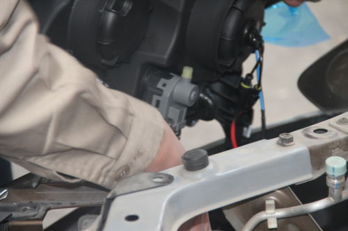 汽车远近一体灯泡多少钱(汽车远近一体灯泡价格解析) 汽车远近一体灯泡多少钱(汽车远近一体灯泡价格解析)