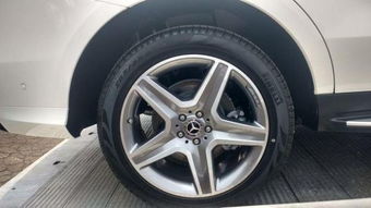 汽车扎胎补袋花多少钱(汽车扎胎补袋费用解析) 汽车扎胎补袋花多少钱(汽车扎胎补袋费用解析)