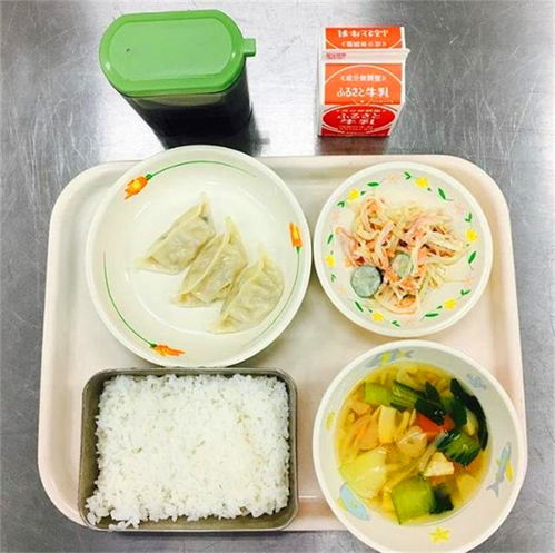 日本部分学校午餐减少供应米饭(日本部分学校午餐减少供应米饭，背后的原因与影响分析)