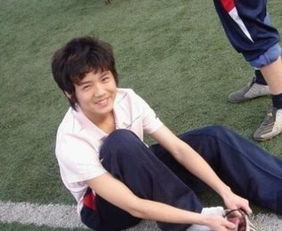 鹿晗近照曝光瘦一圈 网友:受情伤(鹿晗近照曝光瘦一圈，网友热议，是否受情伤？