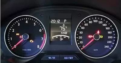 民用汽车一天费多少油钱(民用汽车一天费多少油钱，探究日常油耗与费用)