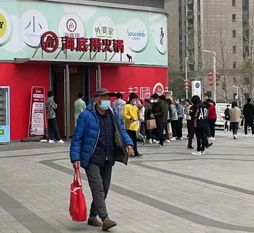 海底捞被打工人逼得开始卖盒饭了(海底捞被逼转型,从火锅巨头到盒饭市场的挑战者) 海底捞被打工人逼得开始卖盒饭了(海底捞被逼转型,从火锅巨头到盒饭市场的挑战者)