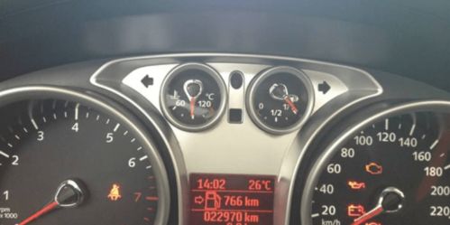 汽车200公里加多少油(汽车行驶200公里油耗解析，油耗量与多种因素息息相关)