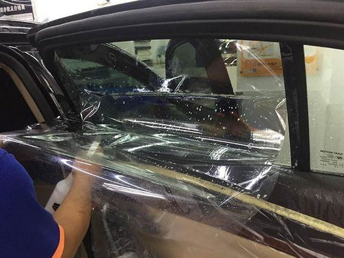 贴汽车玻璃膜价格多少钱(汽车玻璃贴膜价格解析，费用多少？如何选择合适的膜？