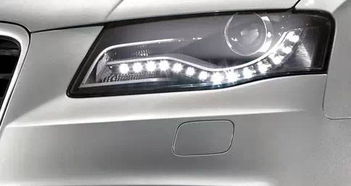 汽车车头上有多少个灯泡(汽车车头灯泡数量解析)