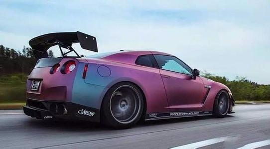 俄罗斯汽车改装版多少钱(俄罗斯汽车改装版价格解析)