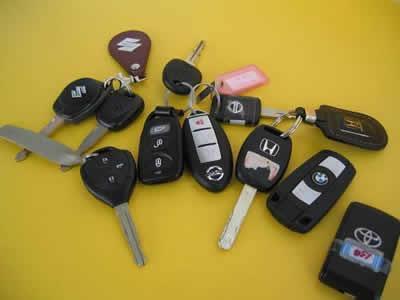 开汽车锁换钥匙得多少钱(汽车锁更换钥匙的费用分析)