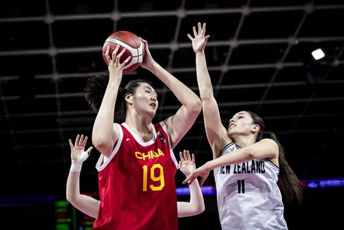 “女版姚明”张子宇国家队首秀轰18分(女版姚明张子宇国家队首秀惊艳全场，独得18分引领队伍胜利)