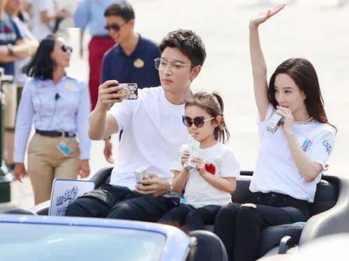 甜馨李小璐贾乃亮首次发布共创视频(甜馨李小璐贾乃亮首次发布共创视频，跨界合作的魅力与家庭幸福的共鸣)