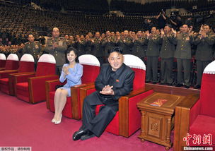金正恩携女出席朝鲜驱逐舰下水仪式(金正恩携女出席朝鲜驱逐舰下水仪式,展现国家力量与家庭温情) 金正恩携女出席朝鲜驱逐舰下水仪式(金正恩携女出席朝鲜驱逐舰下水仪式,展现国家力量与家庭温情)