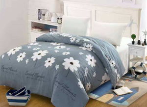 汽车卧铺床单被罩多少钱(汽车卧铺床单被罩价格解析)