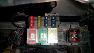 汽车保险丝有多少条组成(汽车保险丝组成详解)