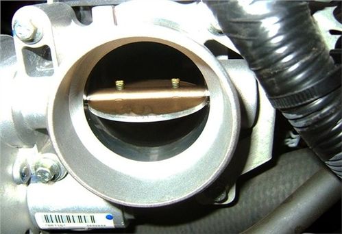 汽车节气门多少年不清洗(汽车节气门，多年不清洗的影响与考量)