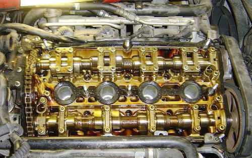 汽车发动机多少年得大修(汽车发动机大修的时间周期，探究与解析)