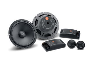 汽车音响加多少低音炮(汽车音响升级，低音炮的数量与选择的艺术)