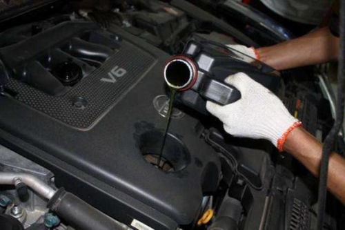 汽车冒蓝烟机油加多少升(汽车冒蓝烟机油加注量解析)