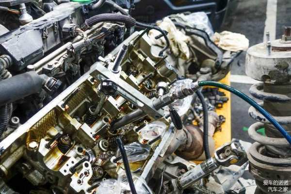 一般汽车加多少升机油(揭秘汽车机油，一般汽车加多少升机油？