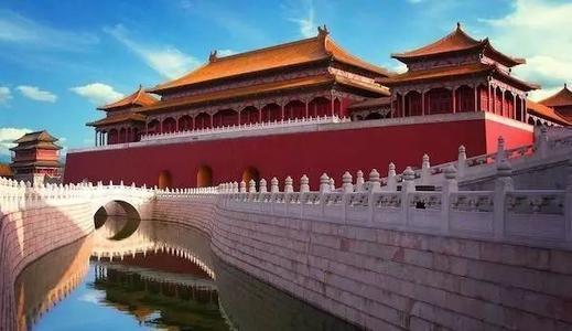 北京暴雨故宫再现千龙吐水(北京暴雨故宫重现千龙吐水—传统与现代的交融之美)