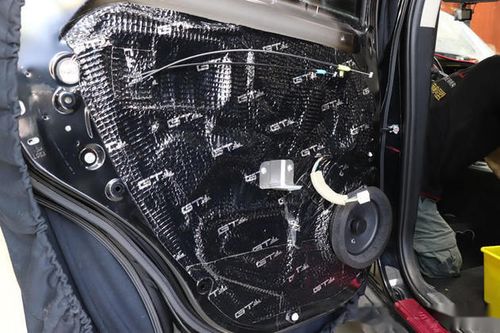 一个汽车音响多少钱(汽车音响价格解析，多少钱才能拥有理想的车内音乐体验？