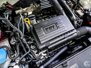 小汽车发动机加多少油(小汽车发动机加油指南，油量添加与监测的重要性)