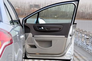 汽车洗内饰座椅要多少钱(汽车洗内饰座椅费用详解，价格因素与服务质量考量)