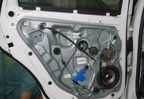 汽车有裂纹能修吗多少钱(汽车有裂纹，能否修复及修复费用分析)