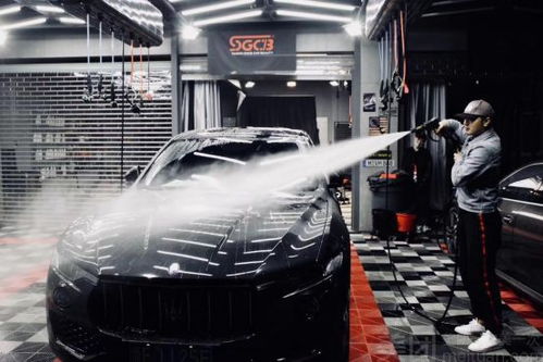 一辆汽车需要多少人洗车(探究洗车行业，一辆汽车需要多少人来洗车？