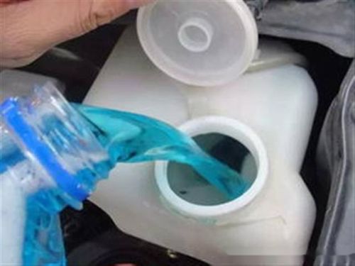 冬季汽车玻璃水用多少升(冬季汽车玻璃水的用量解析，需要多少升？
