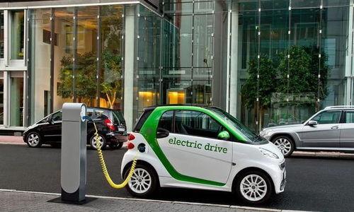 普通家庭电动汽车多少钱(普通家庭电动汽车价格解析，多少钱才是你的理想之选？