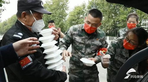 退伍军人当全职爸爸：曾深夜2点出走(全职爸爸，退伍军人深夜的出走与归来)