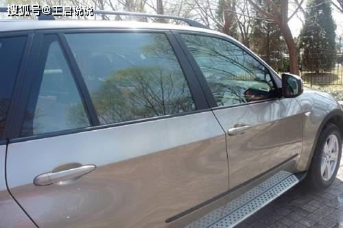 于都汽车玻璃贴膜多少钱(于都汽车玻璃贴膜的价格解析)