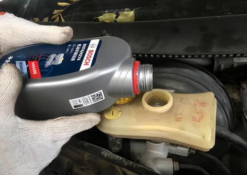 汽车脚刹加刹车油多少钱(汽车脚刹加刹车油的费用解析)