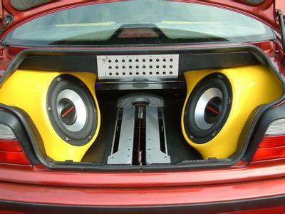 汽车大屏魔改音响多少钱(汽车大屏魔改音响，价格与升级指南)