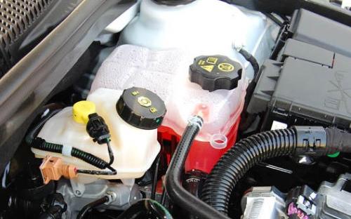 小汽车加多少刹车油合适(小汽车刹车油添加量的合适标准)