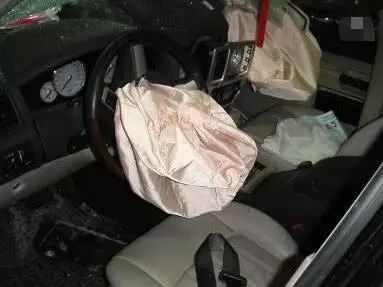 汽车气囊换一个多少钱(汽车安全气囊更换费用详解，价格因素与考量)