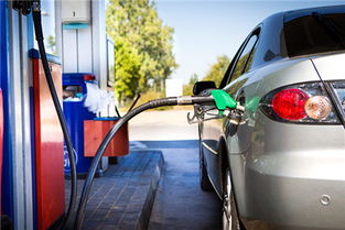 美国汽车一箱油多少加仑(美国汽车一箱油多少加仑，汽油容量与汽车行驶的关系)