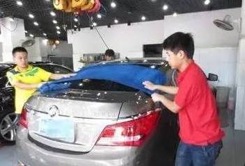 汽车喷漆一年赚多少钱(汽车喷漆行业的盈利潜力，一年能赚多少钱？