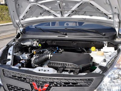 五菱汽车发动机多少钱(五菱汽车发动机价格解析)