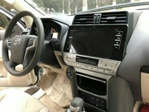 汽车前两个玻璃多少钱(汽车前两个玻璃的价格解析)