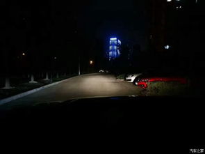 晚上汽车灯光多少合适开(晚上汽车灯光多少合适开，探讨汽车灯光的使用与调节)