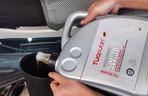 给汽车加机油一般是多少(汽车机油加注量，了解多少才是合适的？