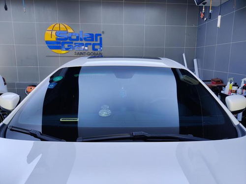 汽车窗户贴膜套路多少钱(汽车窗户贴膜费用详解，套路与价格分析)