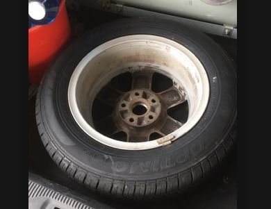 汽车轮胎有多少螺丝钉(汽车轮胎螺丝钉的数量探究)