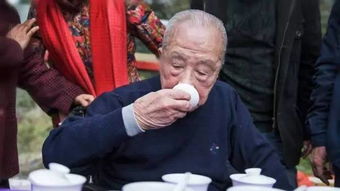 华语乐坛泰斗陈彼得去世(华语乐坛泰斗陈彼得逝世，缅怀音乐传奇人生)