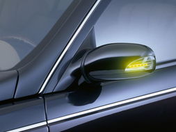 汽车安装三角灯多少钱(汽车安装三角灯的费用解析)