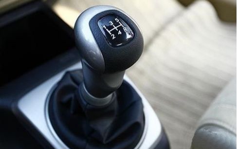 汽车手动挡多少转速正常(汽车手动挡正常转速范围解析)