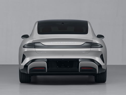 一般小汽车车尾高多少(一般小汽车车尾高度研究，尺寸、设计与功能考量)