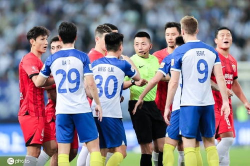 上海海港3-1河南队五轮不败(上海海港强势取胜河南队，五轮不败展现霸主风采)